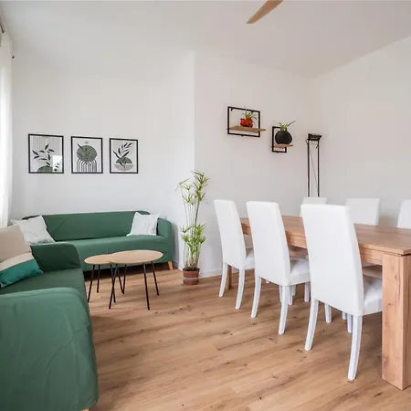 Nina's Apartment *